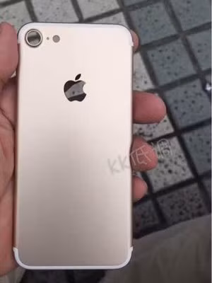 Hình ảnh rò rỉ được cho là của chiếc iPhone 7. Hình ảnh rò rỉ được cho là của chiếc iPhone 7.