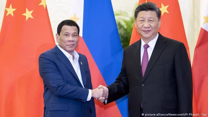 Ông Duterte bị ông Pạcquiao coi là quá mềm yếu trước Trung Quốc trong vấn đề Biển Đông (Ảnh: UPI).