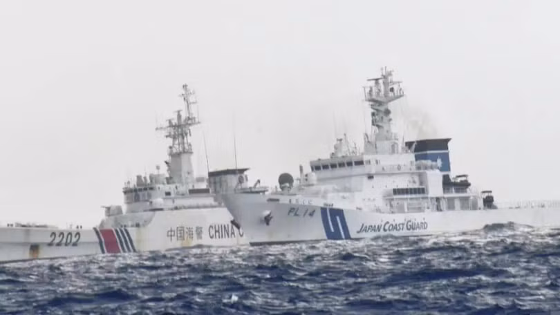 Trung Quốc thường xuyên đưa tàu đến hoạt động ở vùng biển gần quần đảo Senkaku/Điếu Ngư trên biển Hoa Đông, gây nên các vụ va chạm trên biển (Ảnh: Kyodo).