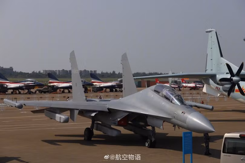 Chiếc J-16D nhìn từ phía trước (Ảnh: QQ). Chiếc J-16D nhìn từ phía trước (Ảnh: QQ).