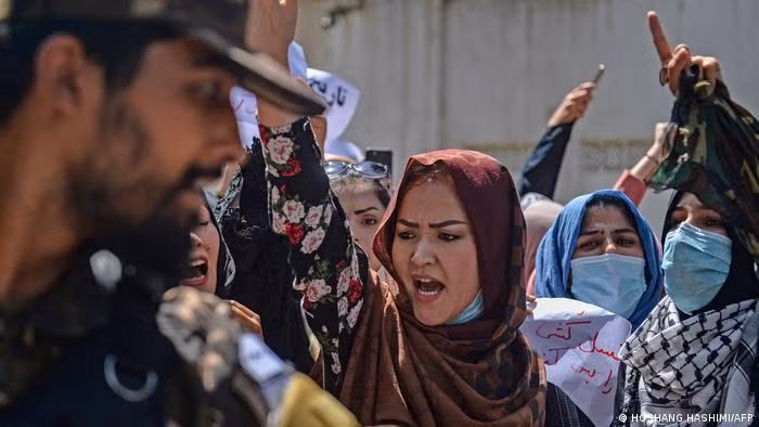 Phụ nữ Afghanistan biểu tình chống Taliban, đòi quyền lợi hôm 7/9 (Ảnh: AFP)