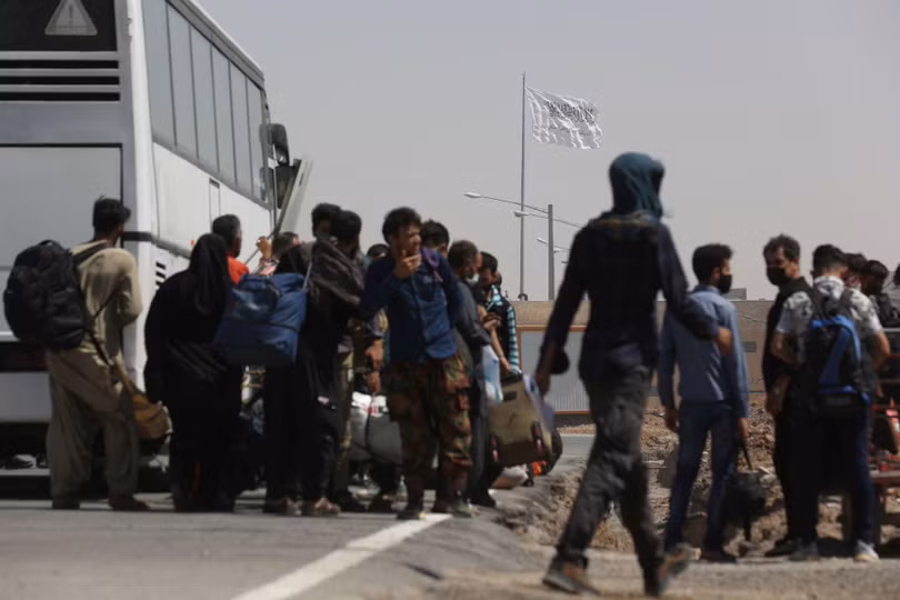 Người tị nạn Afghanistan chạy sang Iran (Ảnh: Reuters). Người tị nạn Afghanistan chạy sang Iran (Ảnh: Reuters).