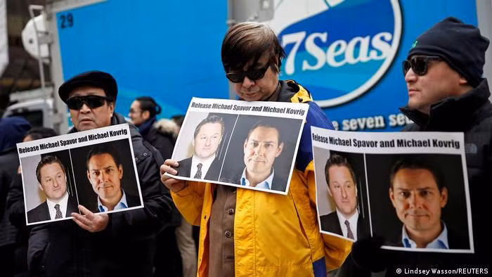 Đón hai công dân Canada được Trung Quốc trả tự do, về nước hôm 25/9 (Ảnh: Reuters).