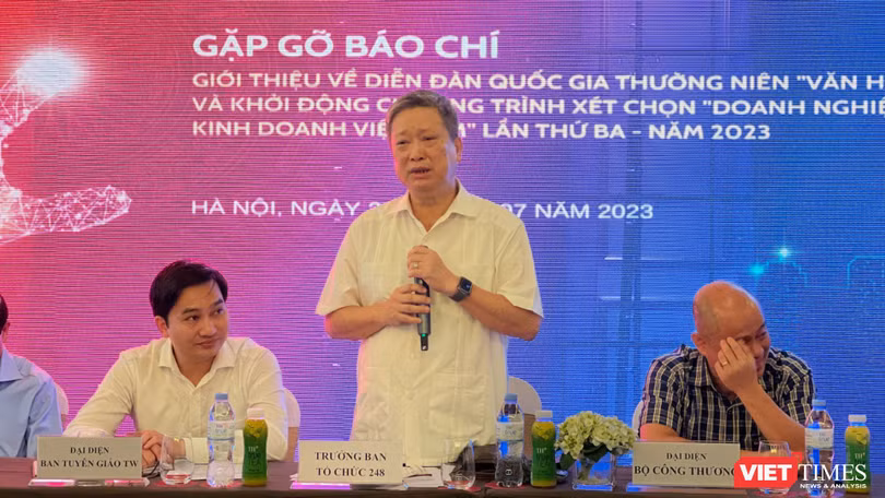 Ông Hồ Anh Tuấn - Chủ tịch Hiệp hội Phát triển Văn hóa Doanh nhân Việt Nam, Trưởng Ban Tổ chức 248 - giới thiệu về Diễn đàn quốc gia thường niên “Văn hóa với doanh nghiệp”