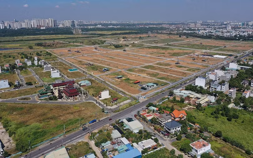 Cả doanh nghiệp lẫn người dân vẫn gặp hàng loạt ách tắc trong việc tiếp cận và sử dụng đất đai.