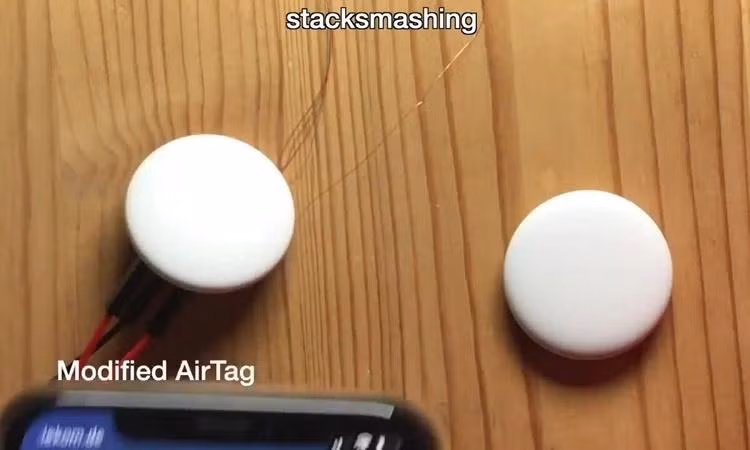 Tính năng tìm AirTag mất bị Thomas can thiệp, thay đổi URL. Video: stacksmashing Tính năng tìm AirTag mất bị Thomas can thiệp, thay đổi URL. Video: stacksmashing