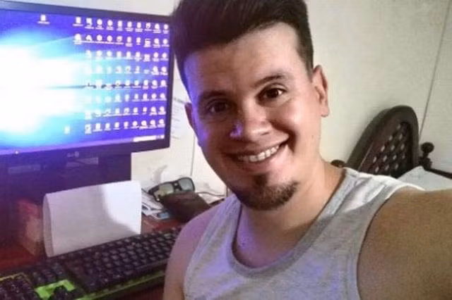 Nicolas Kurona, người đã mua được tên miền của Google với giá rẻ đến khó tin. Nicolas Kurona, người đã mua được tên miền của Google với giá rẻ đến khó tin.