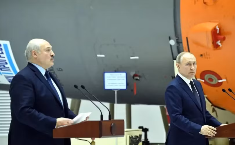 Tại cuộc họp báo với Tổng thống Belarus hôm 12/4, ông Putin tuyên bố sẽ không bỏ cuộc, các nhiệm vụ đặt ra phải được hoàn thành. Tại cuộc họp báo với Tổng thống Belarus hôm 12/4, ông Putin tuyên bố sẽ không bỏ cuộc, các nhiệm vụ đặt ra phải được hoàn thành.