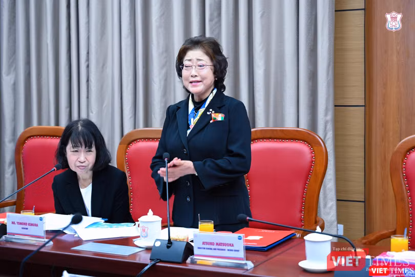 Bà Atsuko Matsuoka - Tổng Giám đốc Tập đoàn MERRO Bà Atsuko Matsuoka - Tổng Giám đốc Tập đoàn MERRO