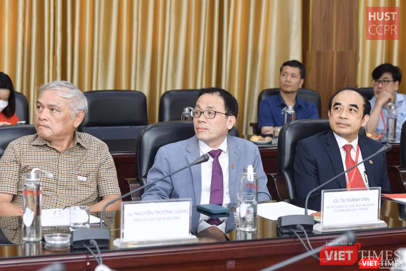 Lãnh đạo Trường ĐHYHN dự lễ ký kết
