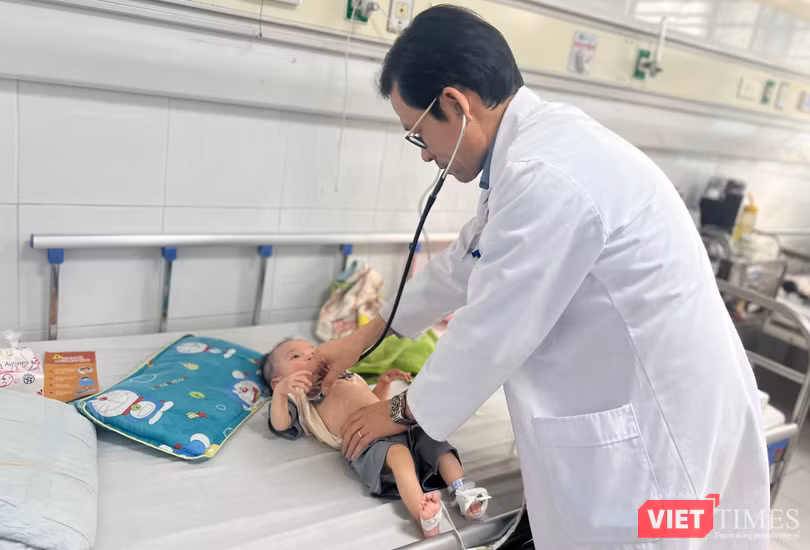 VT_ Khám trẻ.jpg