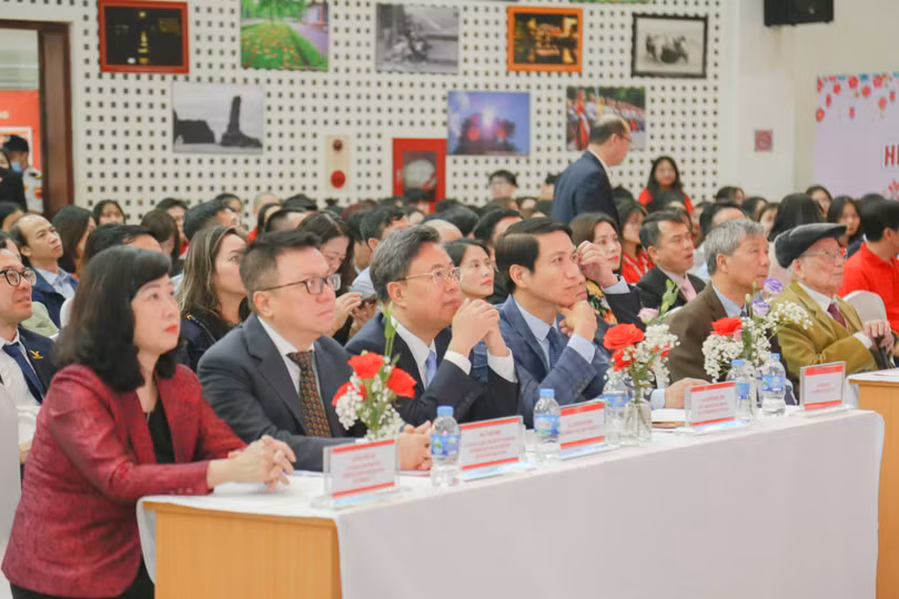 hoi-truong-7883.jpg