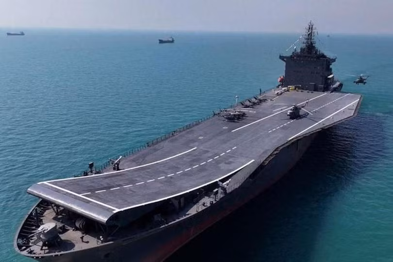 Tau san bay Iran.jpg