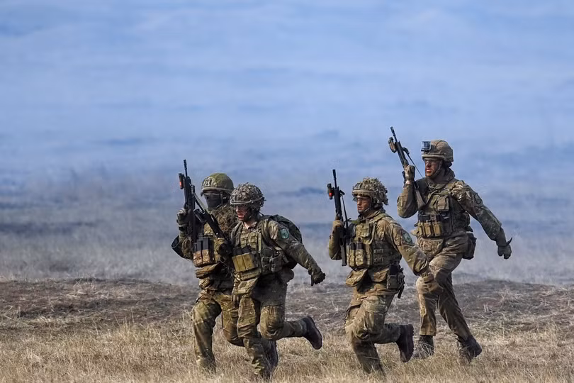 Anh va Phap du dinh dua 30 ngan quan toi Ukraine.jpg