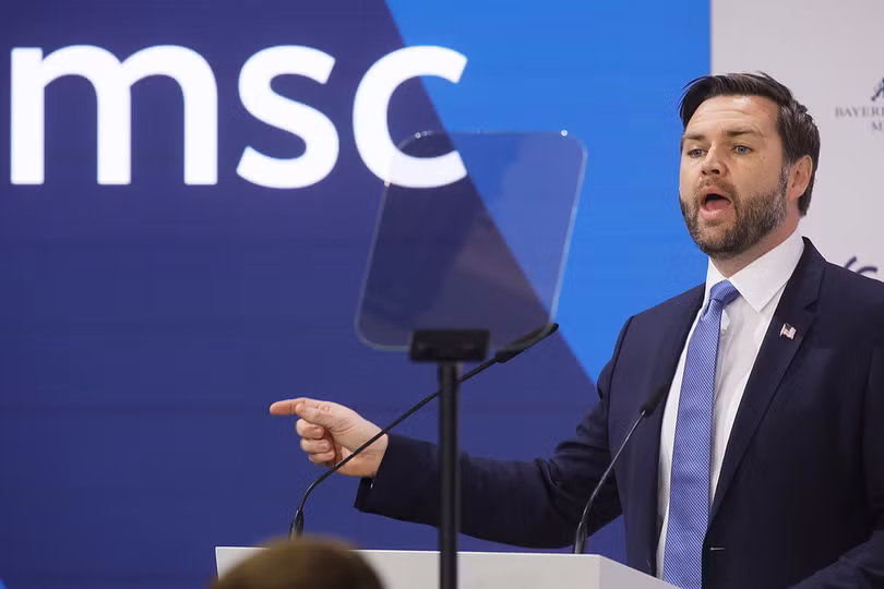 JD Vance che gieu chau Au.jpg