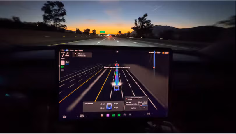 Một chiếc Tesla Model 3 sử dụng chế độ lái tự động FSD (Ảnh: Reuters)