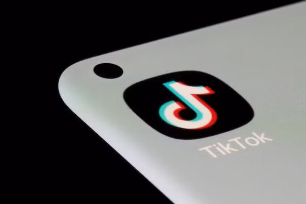 Người dùng Android nên cập nhật phiên bản TikTok mới nhất tránh bị mấttài khoản. (Ảnh: Reuters) Người dùng Android nên cập nhật phiên bản TikTok mới nhất tránh bị mấttài khoản. (Ảnh: Reuters)