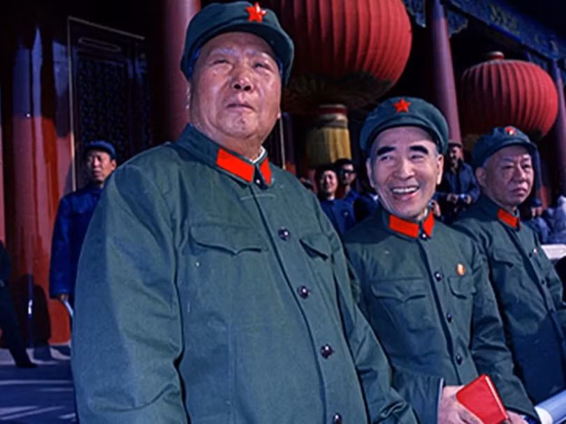 Mao Trạch Đông và Lâm Bưu trên lầu thành Thiên An Môn (Ảnh: VCG).
