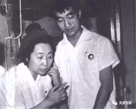 Mẹ con Diệp Quần, Lâm Lập Quả (Ảnh: Tianya).