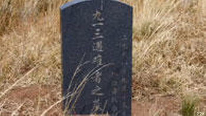 Nấm mồ chung chôn 9 người bị tử nạn với tấm bia ghi "Mộ những người tử nạn ngày 13 tháng 9" (Ảnh: Deutsche Welle).