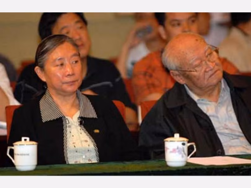 Bà Lâm Đậu Đậu (trái) trong một sự kiện năm 2016 (Ảnh: Dwnews).