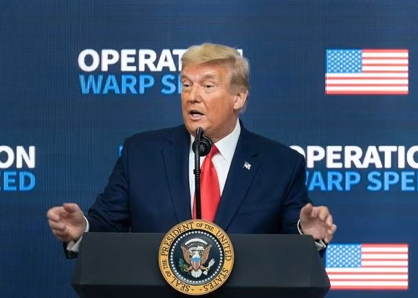 Vào cuối nhiệm kì, ông Trump tiếp tục tung các đòn mạnh, vùi dập các công ty Trung Quốc (Ảnh: Dongfang). Vào cuối nhiệm kì, ông Trump tiếp tục tung các đòn mạnh, vùi dập các công ty Trung Quốc (Ảnh: Dongfang).