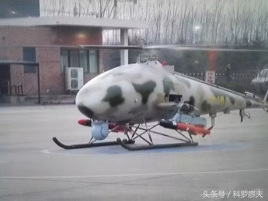 UAV trực thăng vũ trang V-750 lớn nhất Trung Quốc nặng 750kg mang 2 tên lửa không đối đất tầm bắn tới 500km (Ảnh: Toutiao).
