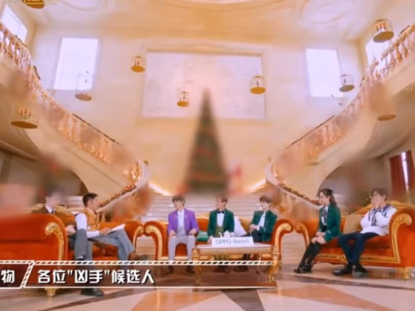 Bối cảnh trường quay showgame "Celestial Detective" bị xử lý làm mờ những hình ảnh trang trí Giáng sinh (Ảnh: MangoTV). Bối cảnh trường quay showgame "Celestial Detective" bị xử lý làm mờ những hình ảnh trang trí Giáng sinh (Ảnh: MangoTV).