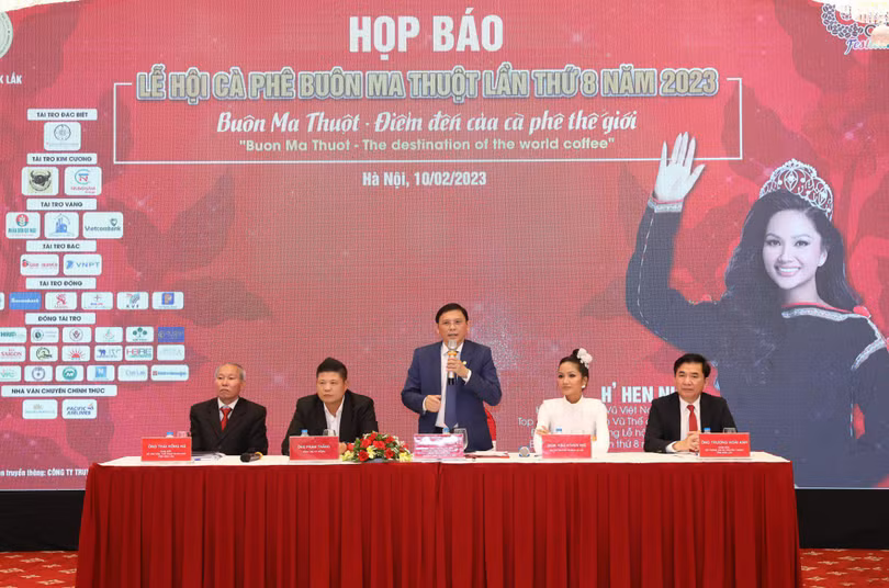 Ông Nguyễn Tuấn Hà - Phó Chủ tịch Thường trực UBND tỉnh Đắk Lắk - chủ trì cuộc họp báo về Lễ hội Cà phê Buôn Ma Thuột lần thứ 8 