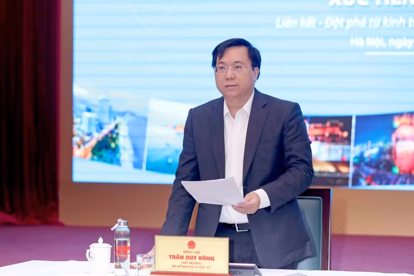 Thứ trưởng Bộ Kế hoạch và Đầu tư Trần Duy Đông trao đổi thông tin về Hội nghị.