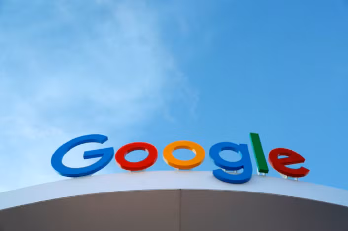 Logo Google tại CES 2024 (Ảnh: Reuters)