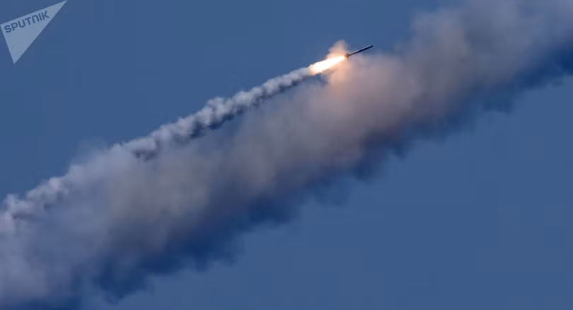 Kalibr tấn công từ tàu ngầm Nga - ảnh sputnik