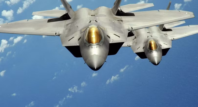 Phi đội tiêm kích tàng hình F-22 
