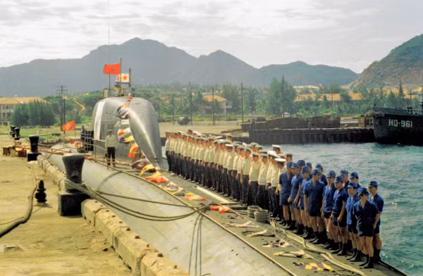 Tàu ngầm hải quân Liên Xô tại Cam Ranh