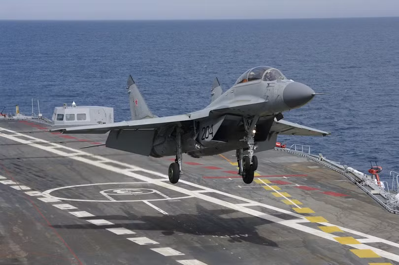 Mig-29 cất cánh từ tàu sân bay Đô đốc Kuznetsov