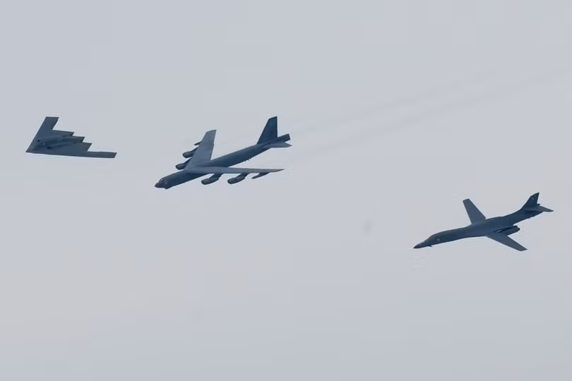 Lần đầu tiên Mỹ triển khai cùng lúc bộ ba máy bay ném bom chiến lược B-2 Spirit, B-1B và B-52 tới Guam canh chừng mọi biến động quanh Trung Quốc