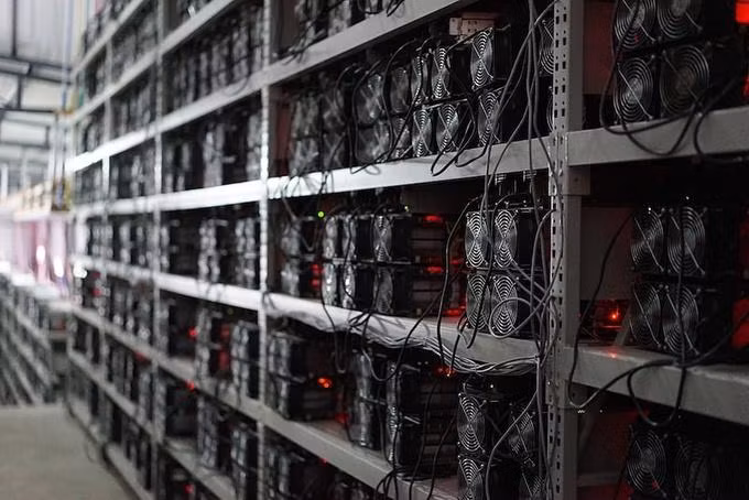 Các "mỏ" đào Bitcoin ở Trung Quốc thường được đặt ở vùng núi lạnh hoặc gần các trạm thuỷ điện nhỏ. Ảnh: Coininfo.