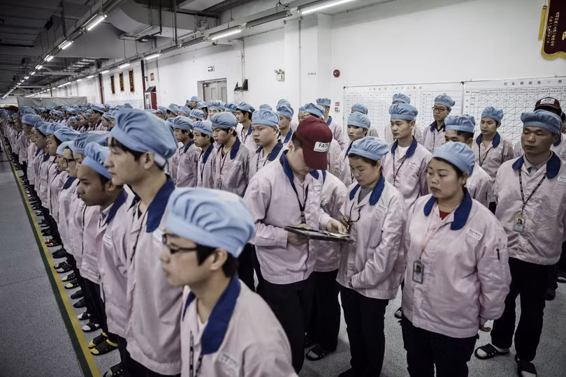 Các nhà máy sản xuất của Trung Quốc đang gặp khó khăn trong vấn đề tuyển công nhân. Ảnh: Forbes