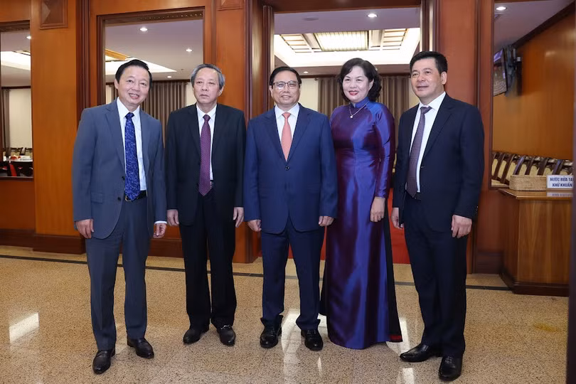 Thủ tướng Phạm Minh Chính, Phó Thủ tướng Trần Hồng Hà và các đại biểu tại phiên bế mạc Hội nghị Trung ương 7 - Ảnh: VGP/Nhật Bắc