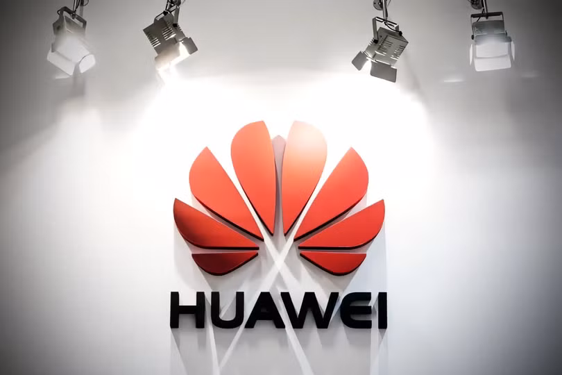 Logo công ty Huawei tại trụ sở ở Thẩm Quyến. Ảnh SCMP