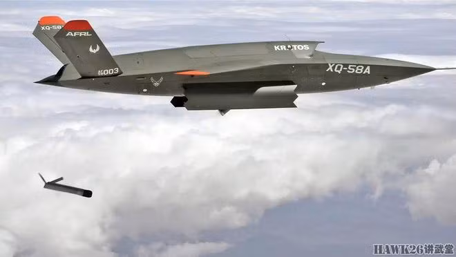 XQ-58A thả UAV cỡ nhỏ chứa ở bên trong thân máy bay (Ảnh: USAF).