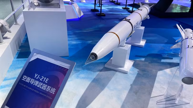 Đạn tên lửa YJ-21E phiên bản xuất khẩu trưng bày tại Triển lãm Hàng không Chu Hải 2022 (Ảnh: Zhihu). Đạn tên lửa YJ-21E phiên bản xuất khẩu trưng bày tại Triển lãm Hàng không Chu Hải 2022 (Ảnh: Zhihu).