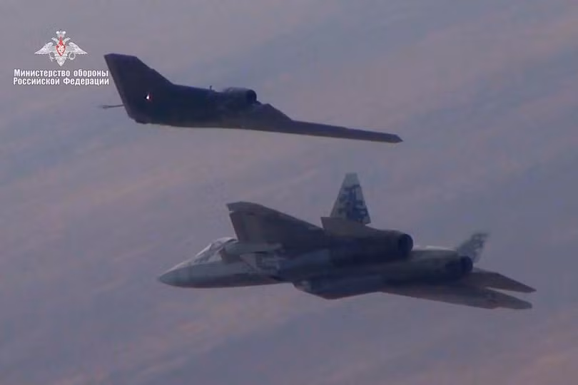 S-70 va Su-57.jpeg