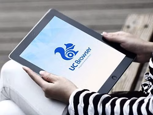 Trình duyệt UC Browser cũng có khả năng tự cập nhật tin tức. Trình duyệt UC Browser cũng có khả năng tự cập nhật tin tức.