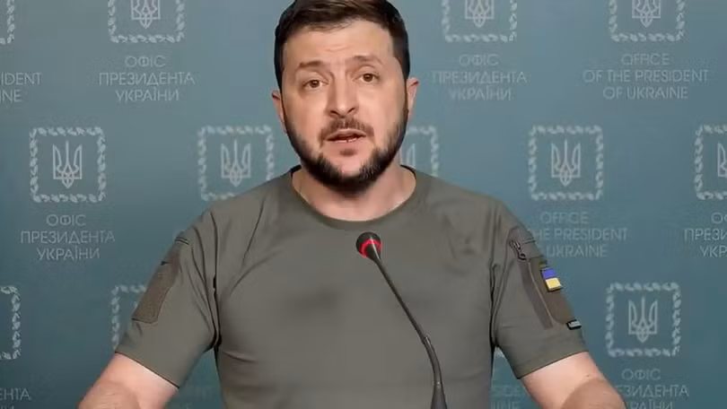 Ông Zelensky phát biểu qua truyền hình tại cuộc hội thảo của Viện các vấn đề quốc tế Hoàng gia Anh, đưa ra 4 điều kiện tiên quyết để ngừng bắn và đàm phán với Nga (Ảnh: AP).