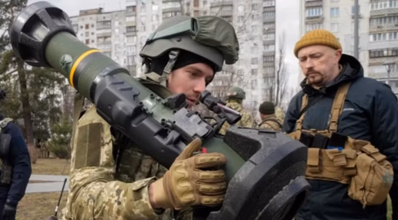 Hiện nay Mỹ mới chỉ dừng ở viện trợ tiền, vũ khí và giúp huấn luyện cho Quân đội Ukraine. Hiện nay Mỹ mới chỉ dừng ở viện trợ tiền, vũ khí và giúp huấn luyện cho Quân đội Ukraine.