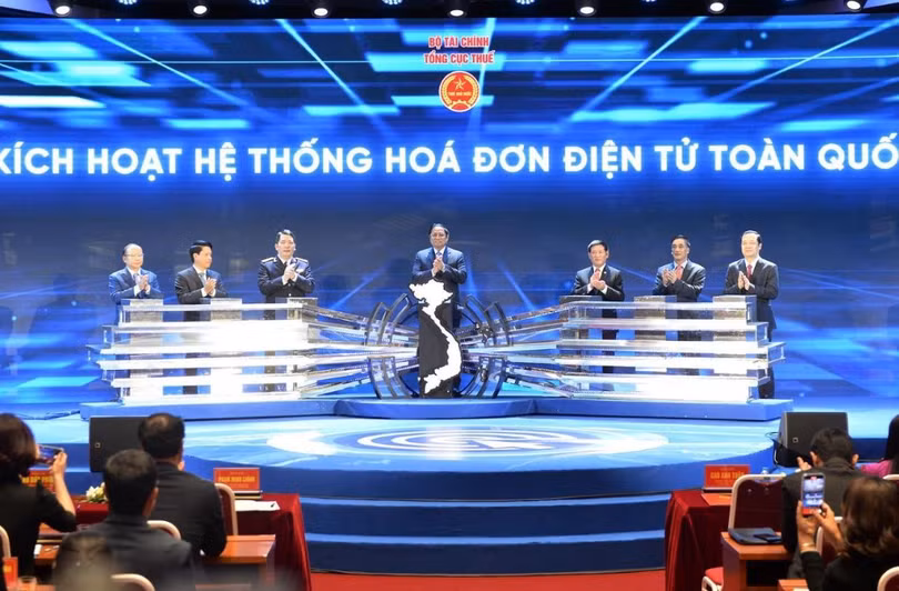 Thủ tướng tham dự buổi kích hoạt hệ thống hóa đơn điện tử. Ảnh: Tổng cục Thuế Thủ tướng tham dự buổi kích hoạt hệ thống hóa đơn điện tử. Ảnh: Tổng cục Thuế