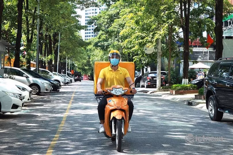 Theo đại diện Bộ TT&TT, việc duy trì đội ngũ shipper ở cả các địa phương trong vùng dịch sẽ đảm bảo “mục tiêu kép” vừa phòng chống dịch bệnh, vừa phát triển kinh tế xã hội. Theo đại diện Bộ TT&TT, việc duy trì đội ngũ shipper ở cả các địa phương trong vùng dịch sẽ đảm bảo “mục tiêu kép” vừa phòng chống dịch bệnh, vừa phát triển kinh tế xã hội.