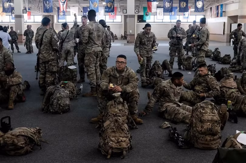 "Lính tình nguyện" Mỹ chờ đợi lên đường tới Ukraine (Ảnh: Reuters). "Lính tình nguyện" Mỹ chờ đợi lên đường tới Ukraine (Ảnh: Reuters).