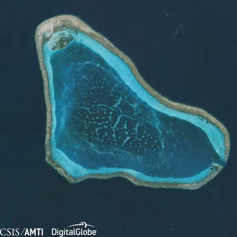 Ảnh vệ tinh bãi Scaborough (Ảnh: CSIS/AMTI).